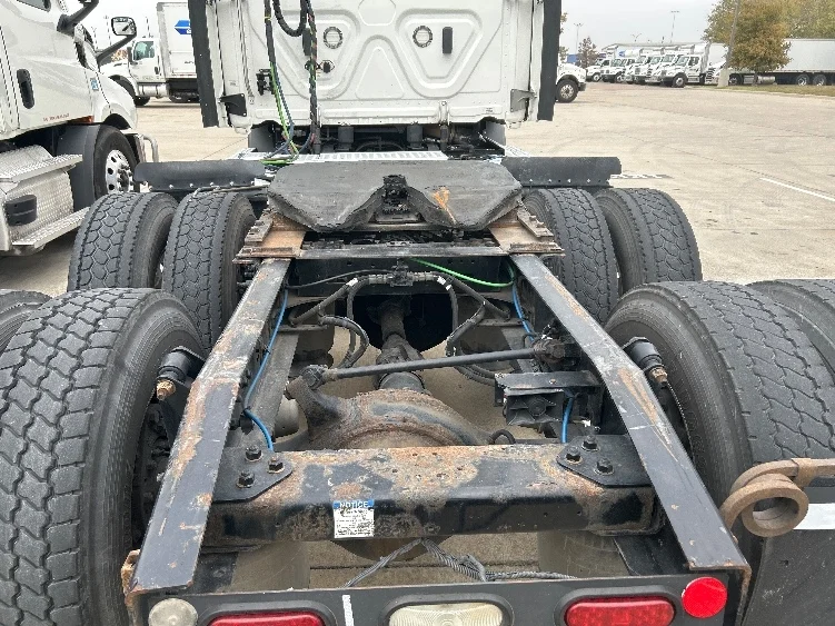 2021 Freightliner Cascadia - image 6