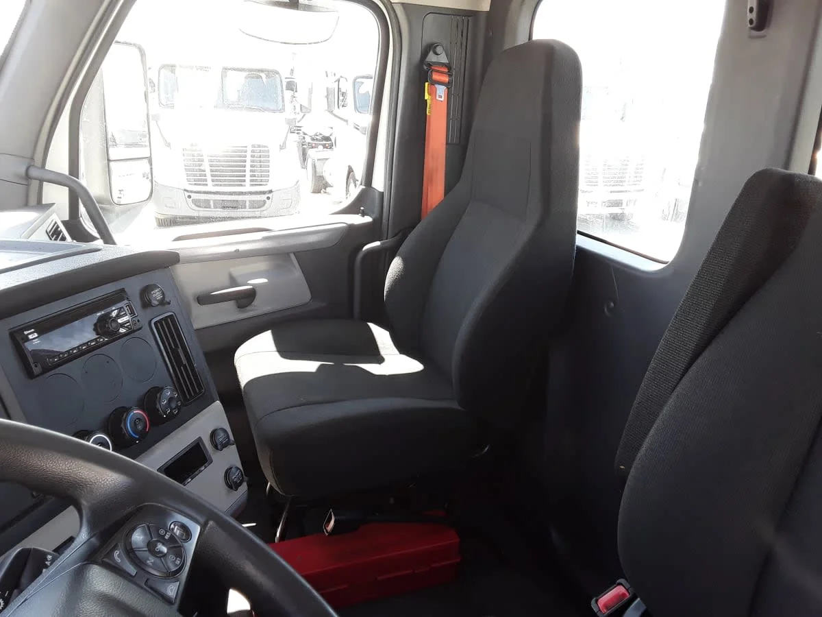 2020 Freightliner Cascadia in La Vergne, TN — photo 7