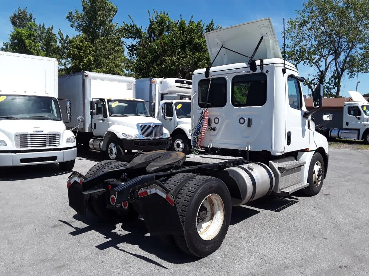 2020 Freightliner Cascadia in La Vergne, TN — photo 4
