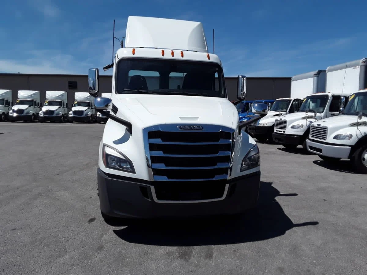 2020 Freightliner Cascadia in La Vergne, TN — photo 2