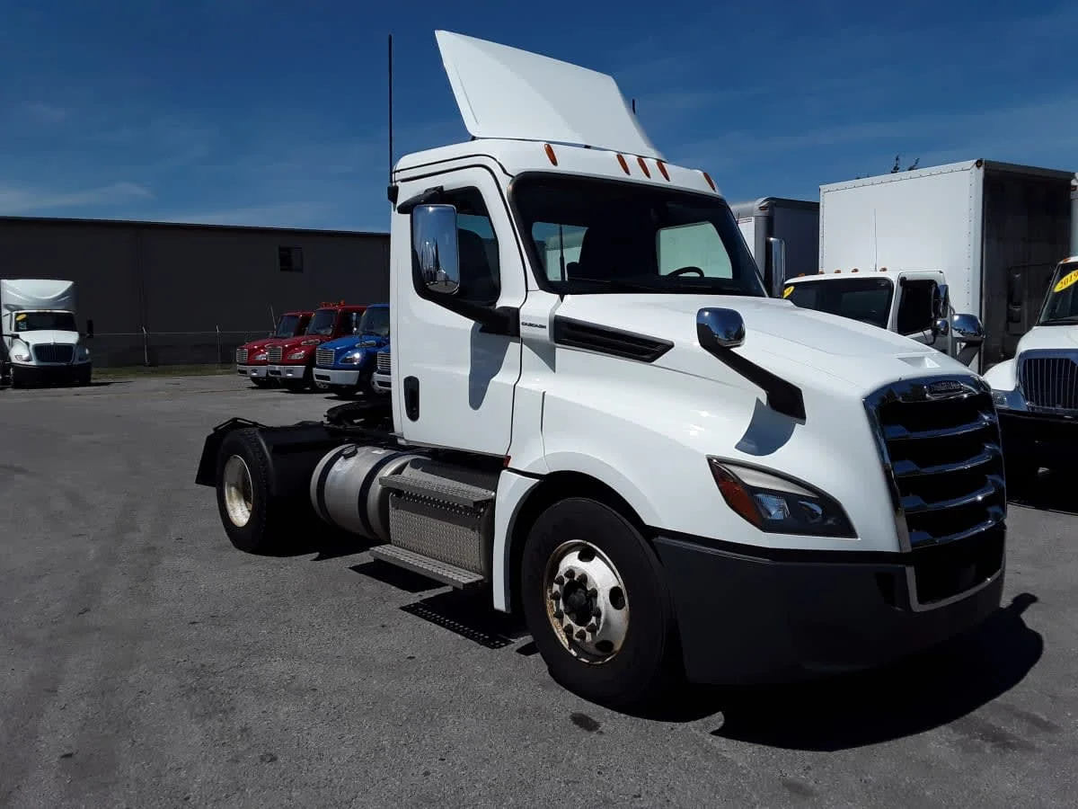 2020 Freightliner Cascadia in La Vergne, TN — photo 3