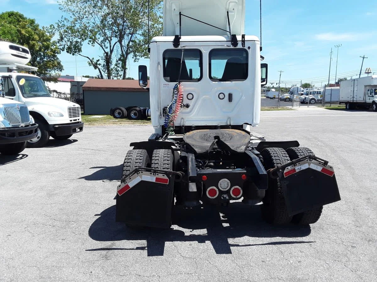 2020 Freightliner Cascadia in La Vergne, TN — photo 5