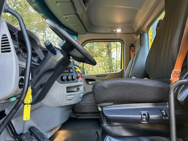 2021 Peterbilt 579 in Charlotte, NC — photo 10