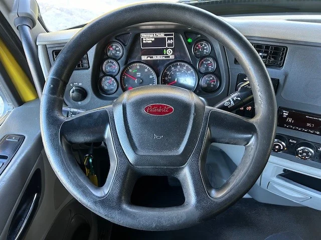 2021 Peterbilt 579 in Charlotte, NC — photo 14