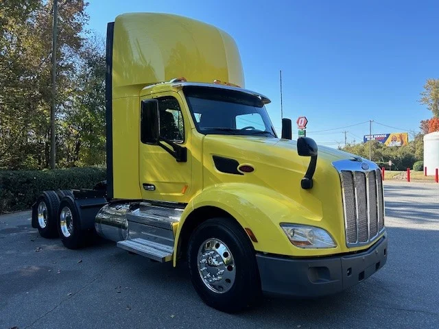 2021 Peterbilt 579 in Charlotte, NC — photo 3