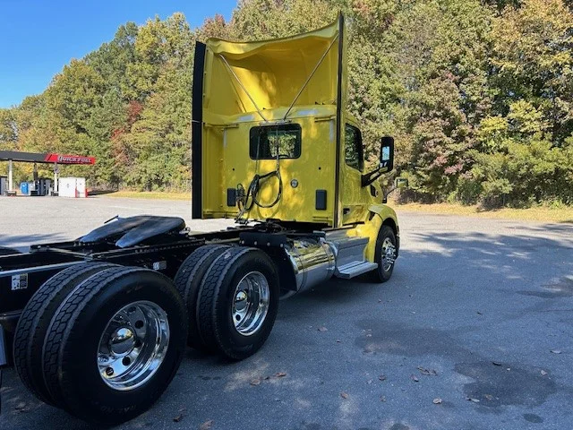 2021 Peterbilt 579 in Charlotte, NC — photo 4