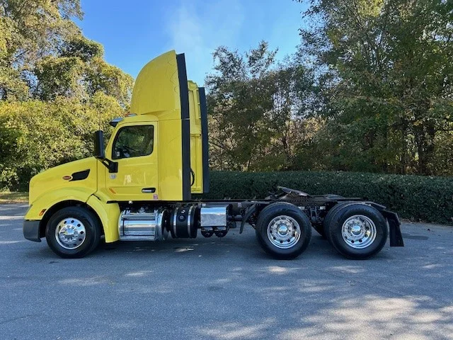 2021 Peterbilt 579 in Charlotte, NC — photo 8