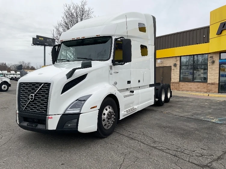 2022 Volvo VNL 760 - image 3