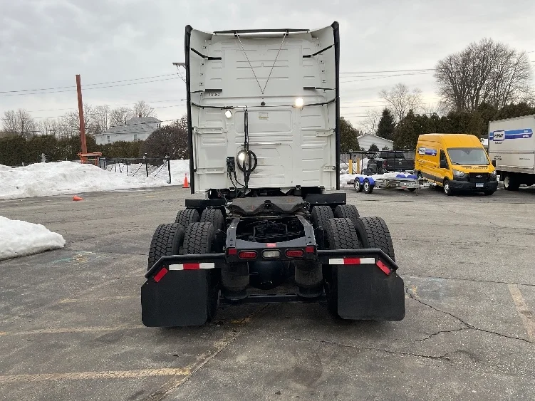2022 Volvo VNL 760 - image 6