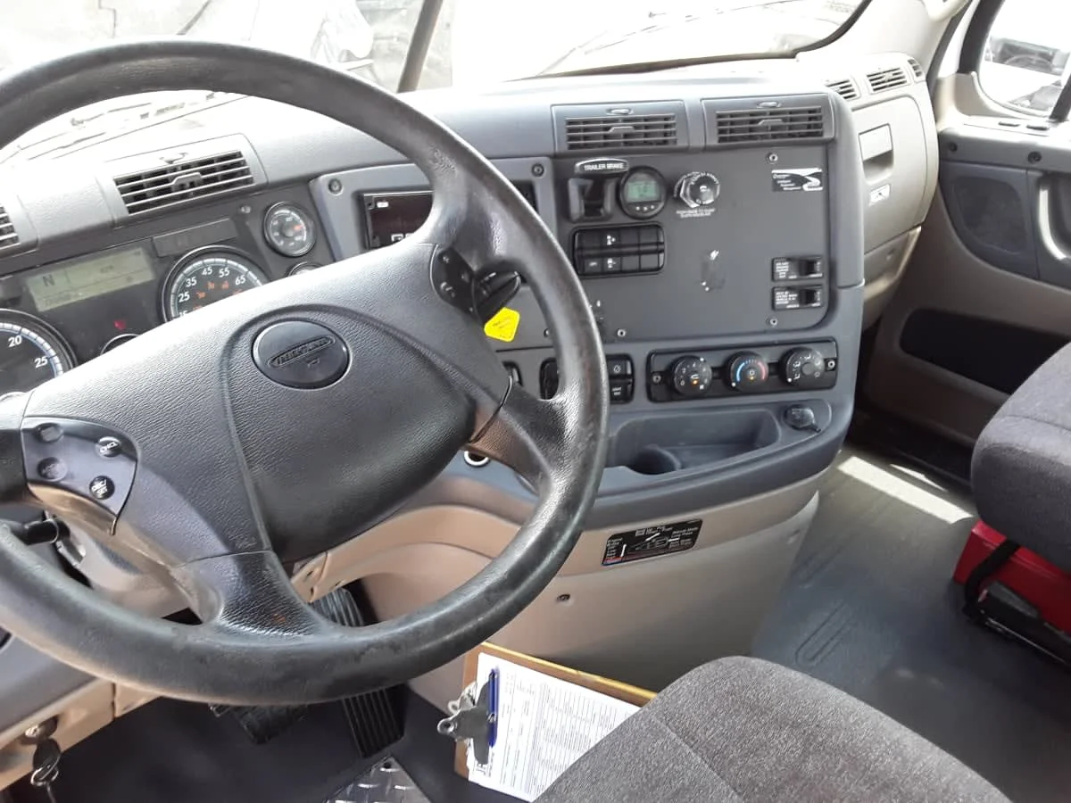 2020 Freightliner Cascadia - image 7