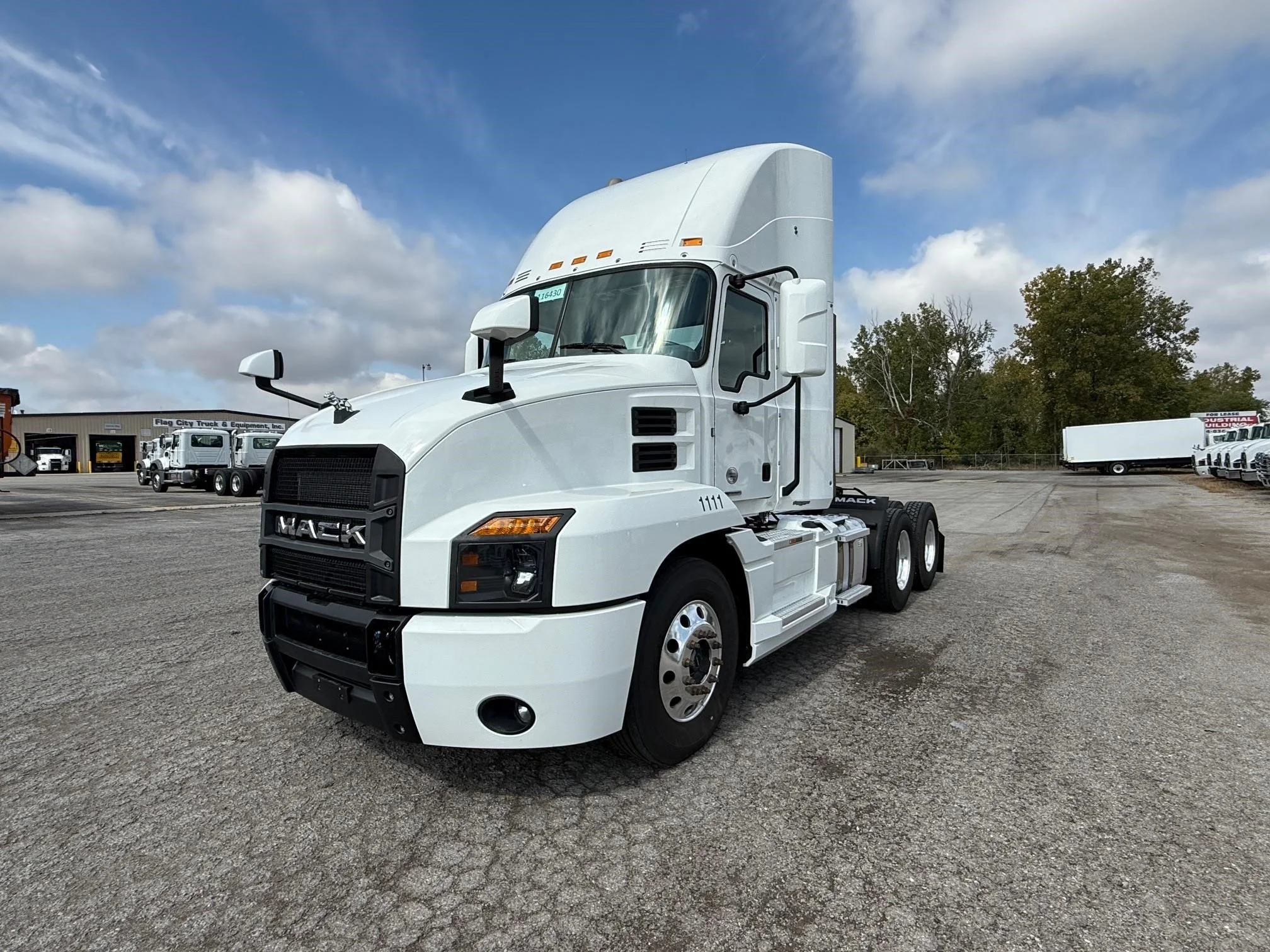 2021 Mack Anthem - image 3