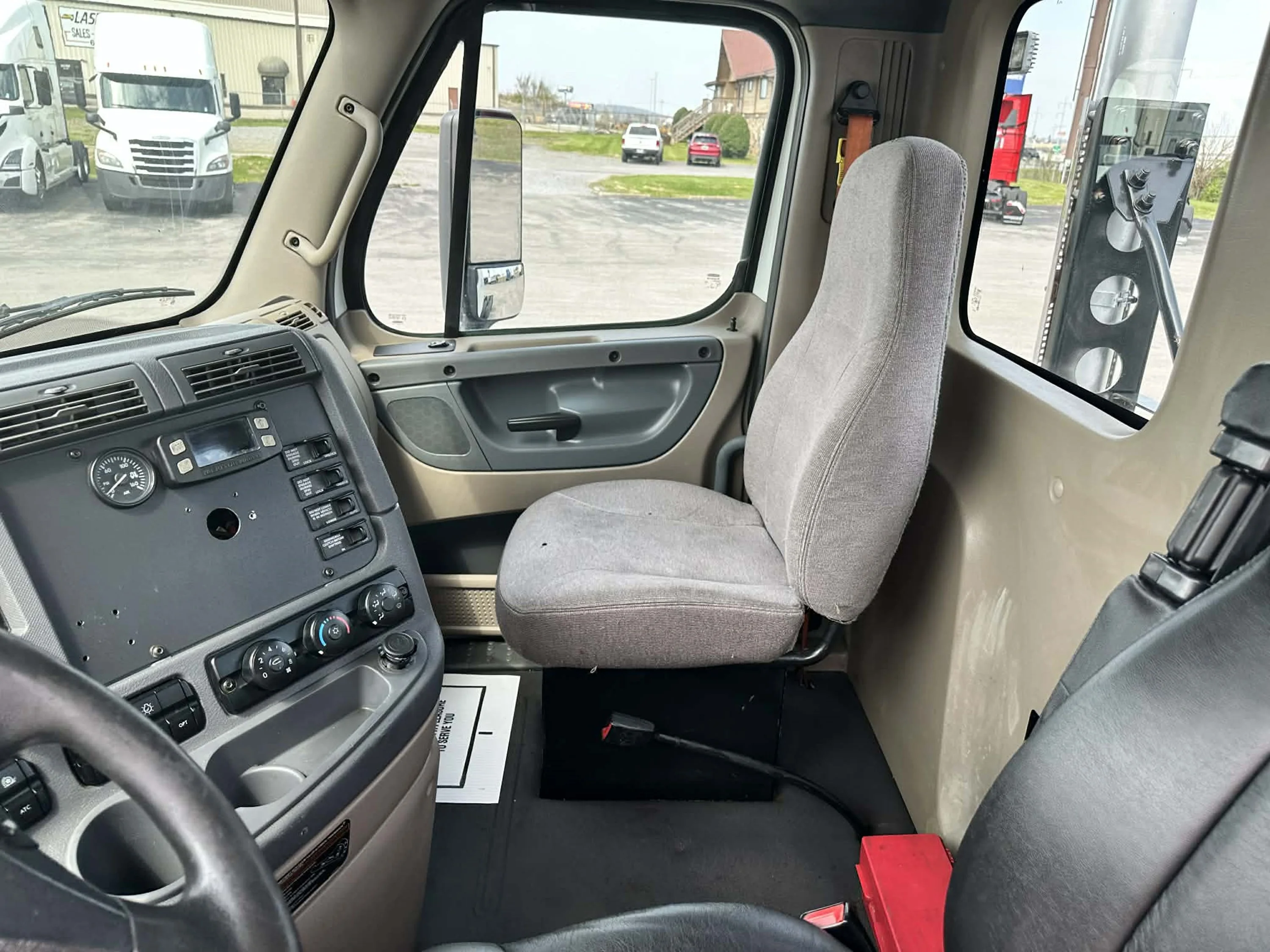 2017 Freightliner Cascadia - image 11