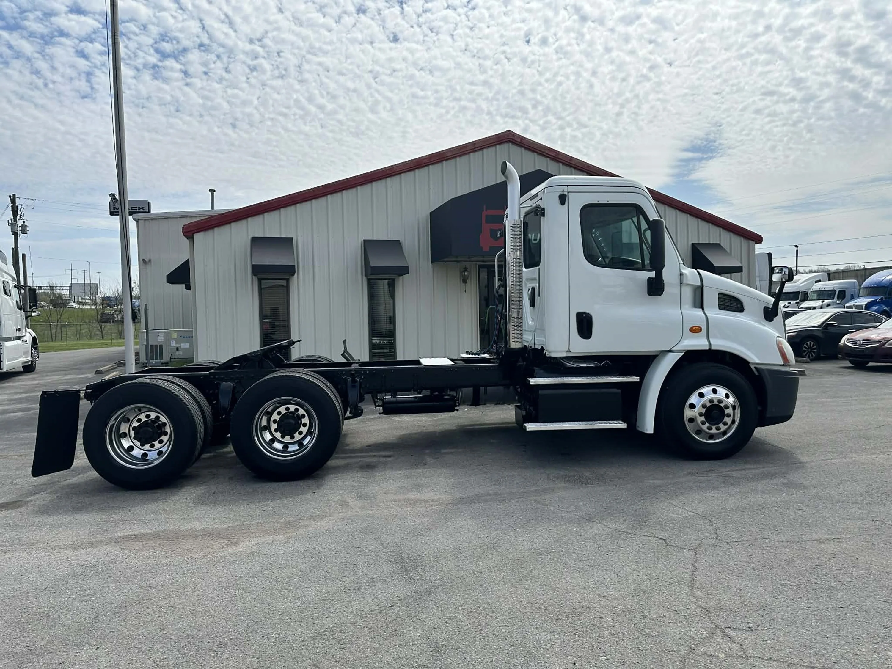2017 Freightliner Cascadia - image 6