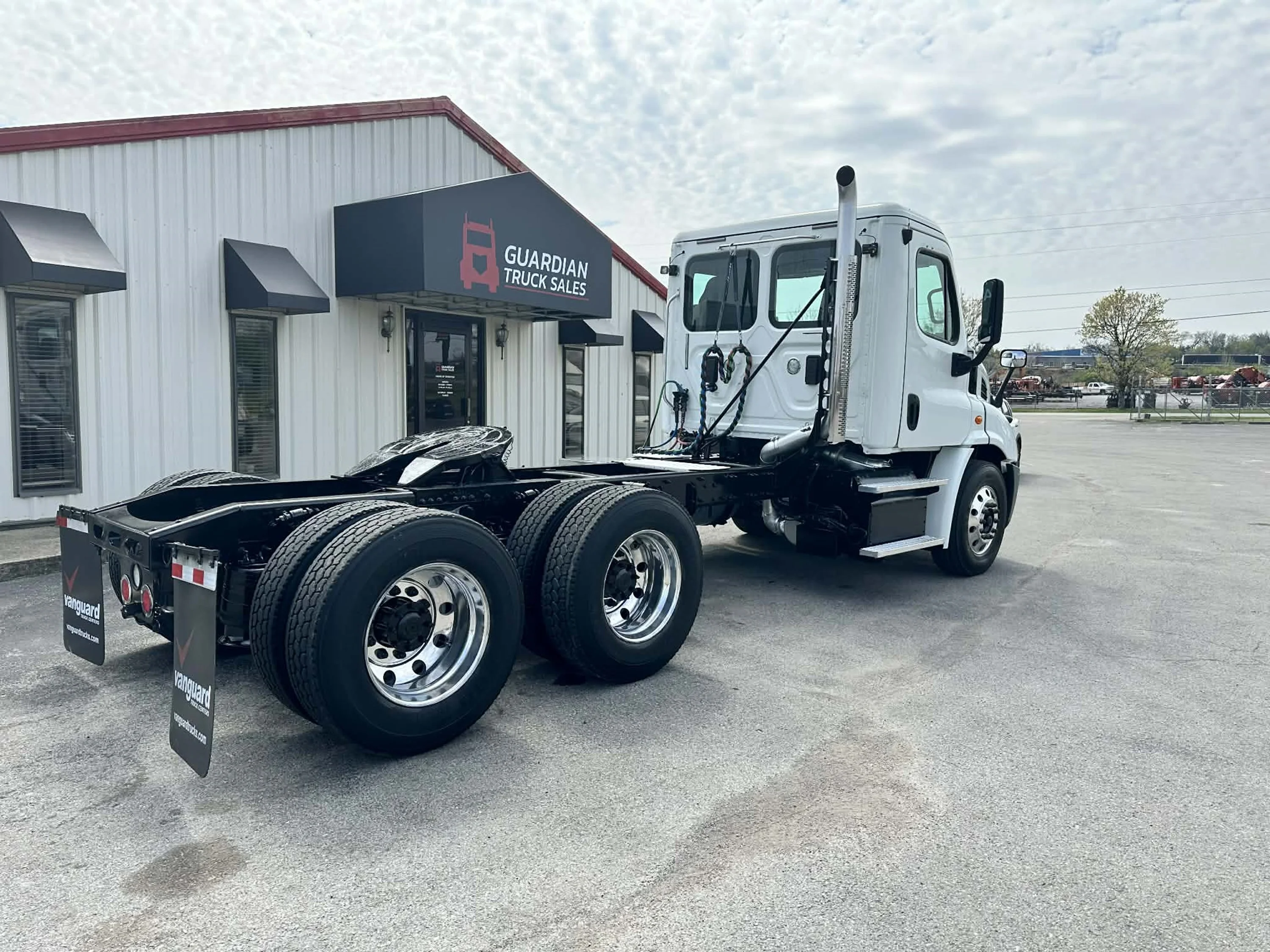 2017 Freightliner Cascadia - image 5