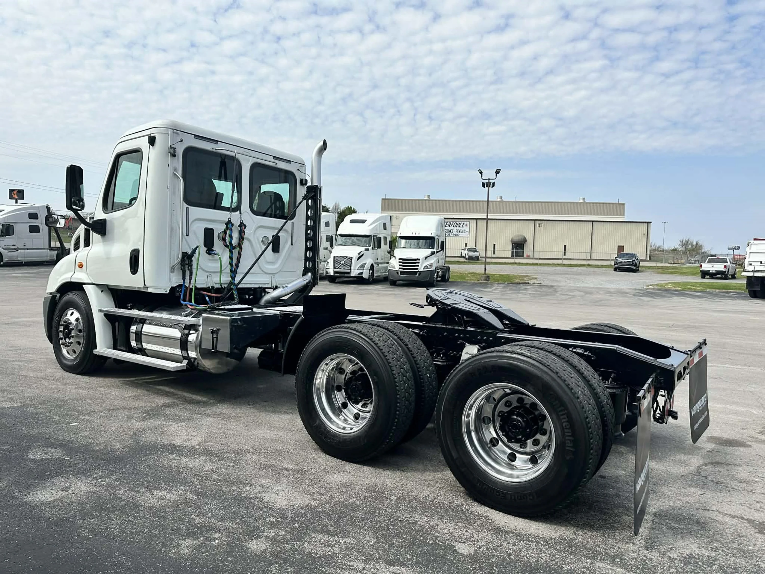 2017 Freightliner Cascadia - image 3