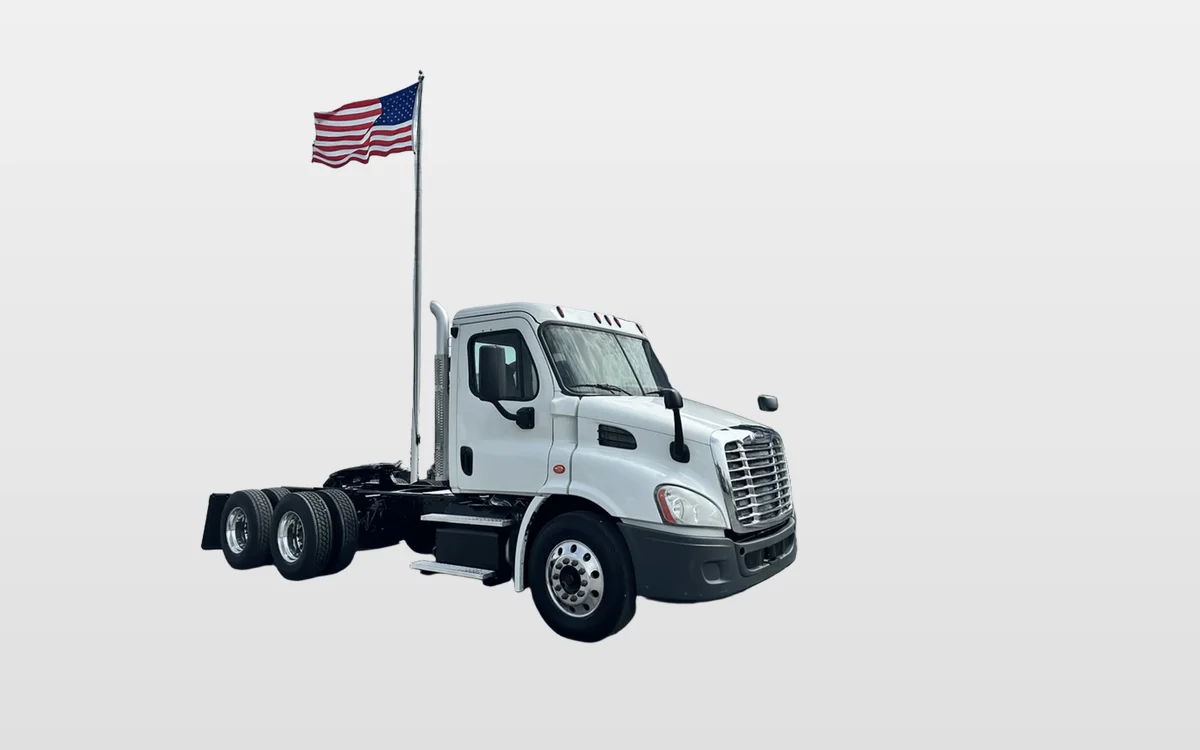 2017 Freightliner Cascadia - image 1