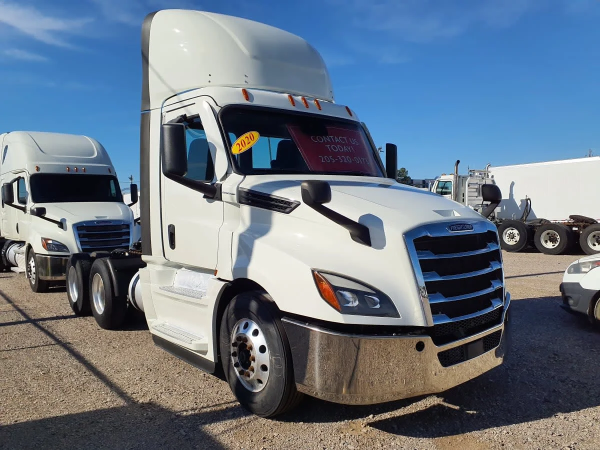 2020 Freightliner Cascadia in Birmingham, AL — photo 3