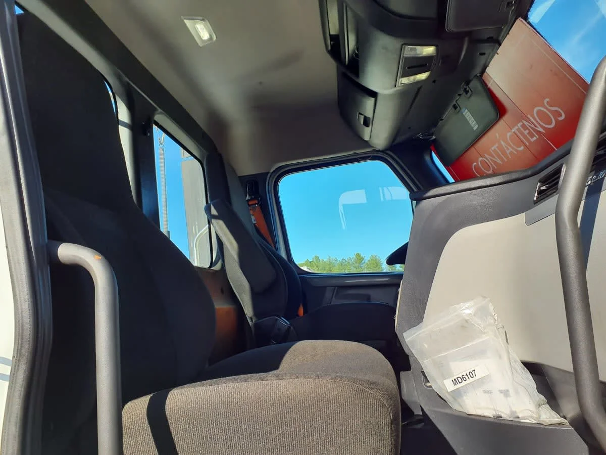 2020 Freightliner Cascadia in Birmingham, AL — photo 10