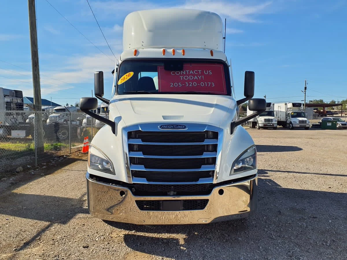2020 Freightliner Cascadia in Birmingham, AL — photo 2