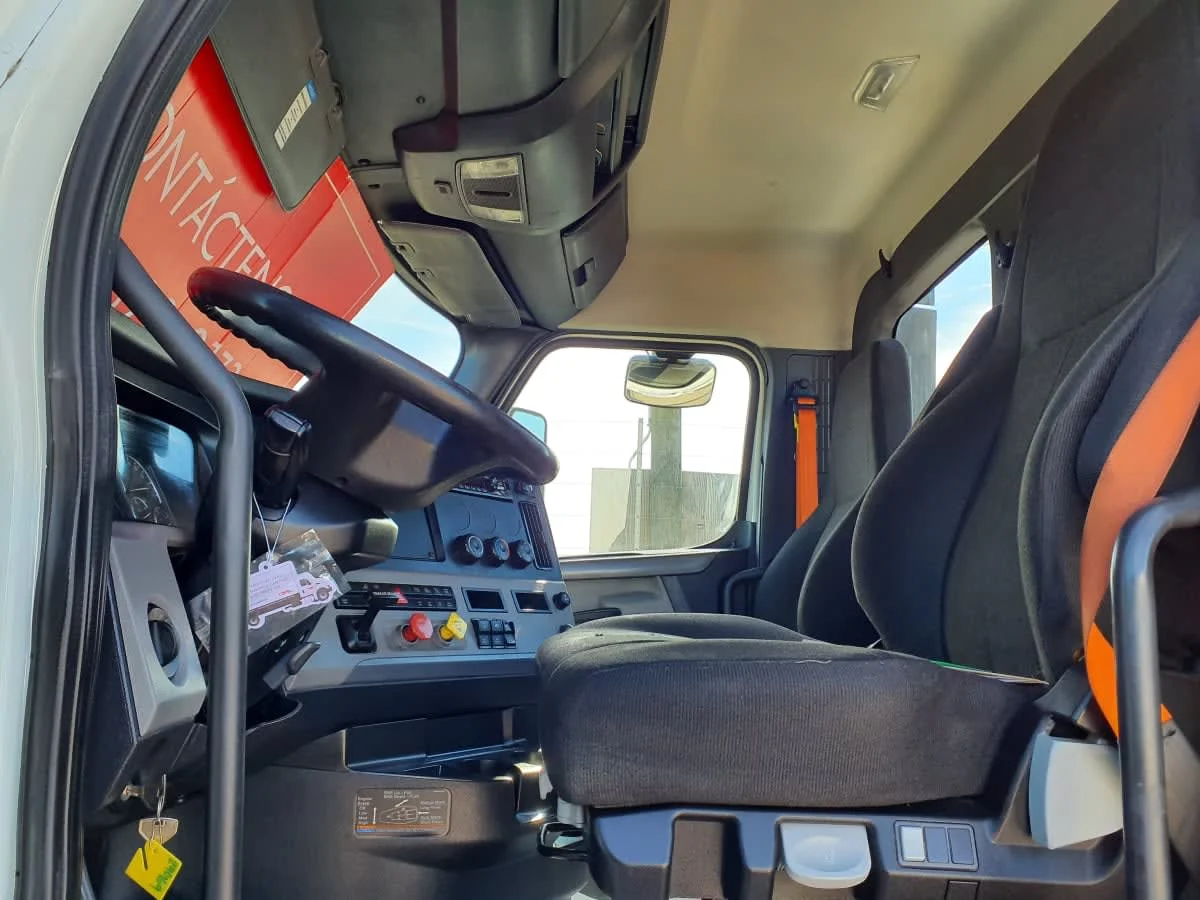 2020 Freightliner Cascadia in Birmingham, AL — photo 7