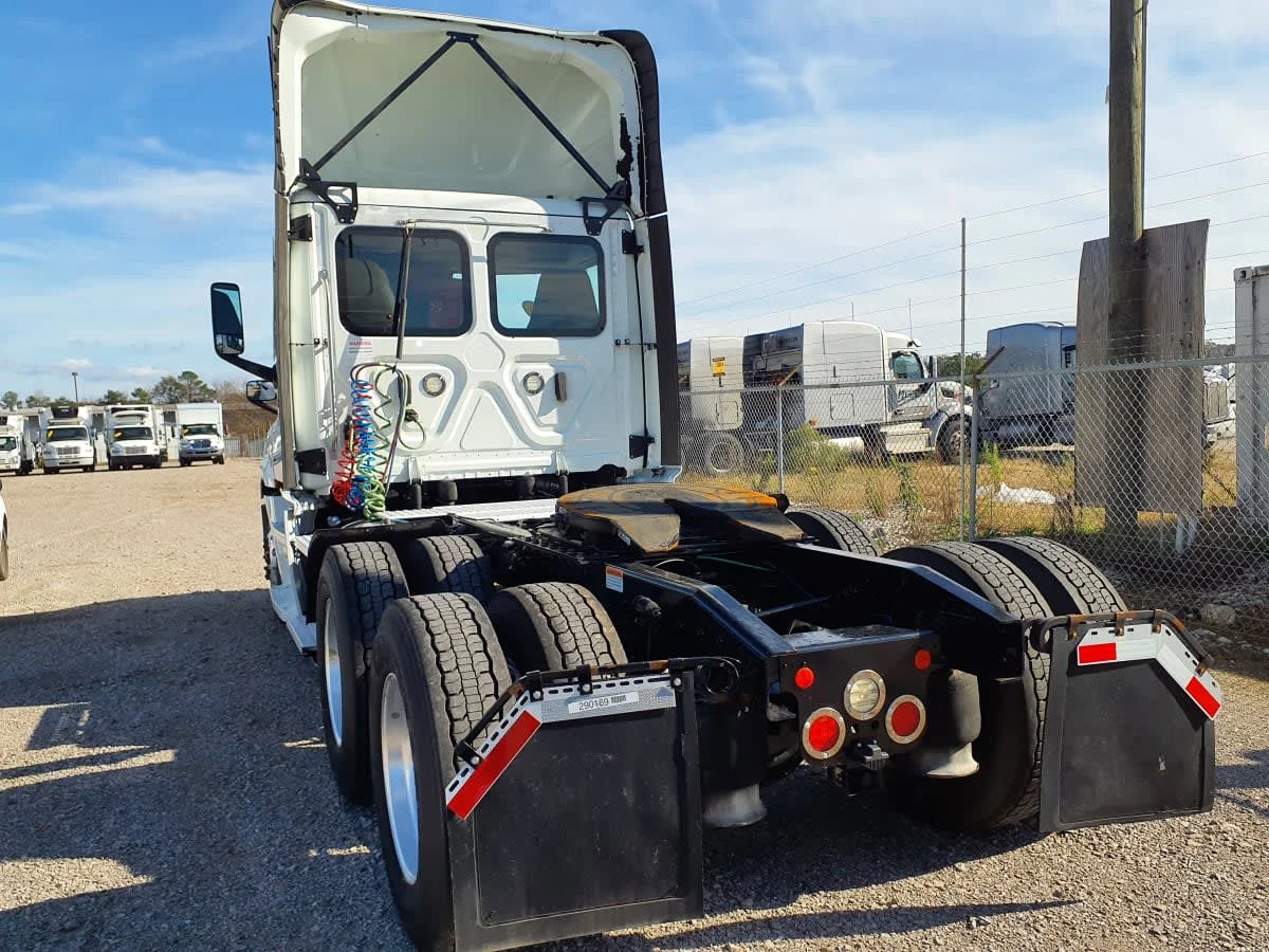 2020 Freightliner Cascadia in Birmingham, AL — photo 5