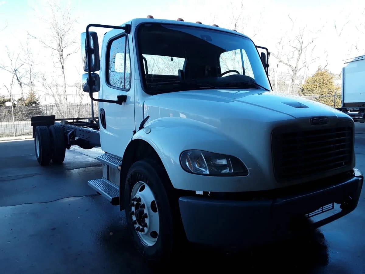 2020 Freightliner M2 106 in Kansas City, MO — photo 3