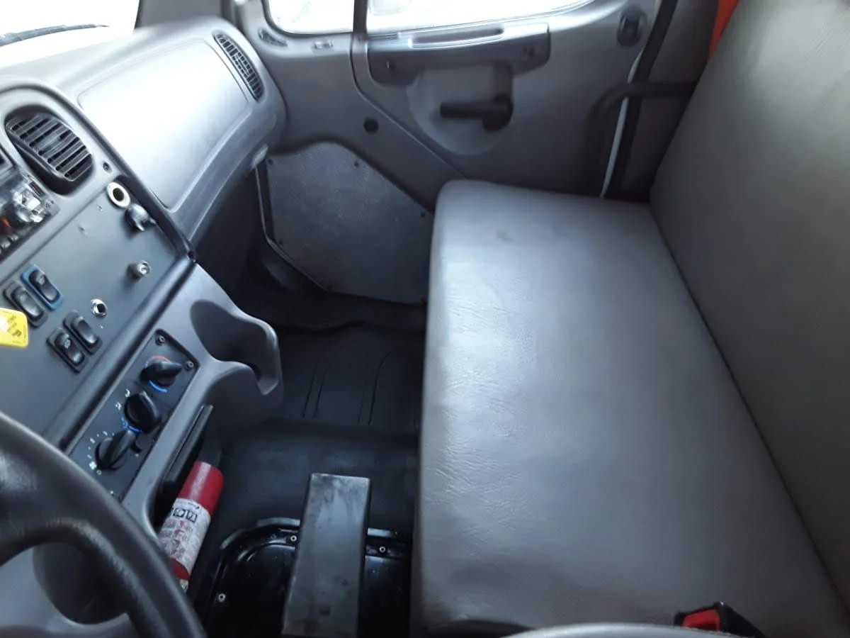 2020 Freightliner M2 106 in Kansas City, MO — photo 8