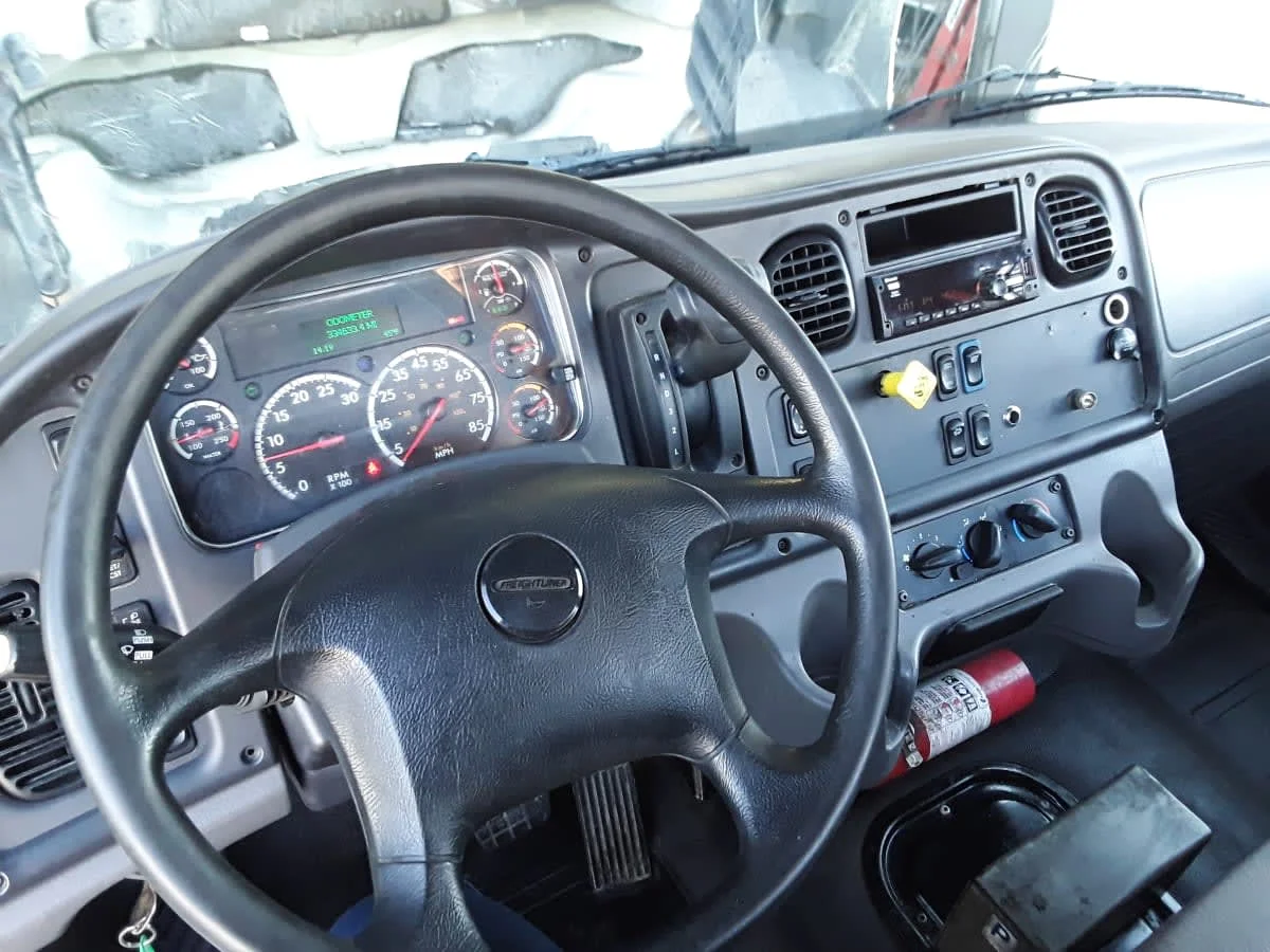 2020 Freightliner M2 106 in Kansas City, MO — photo 7