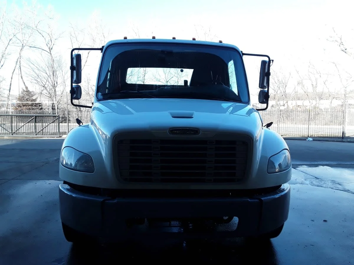 2020 Freightliner M2 106 in Kansas City, MO — photo 2