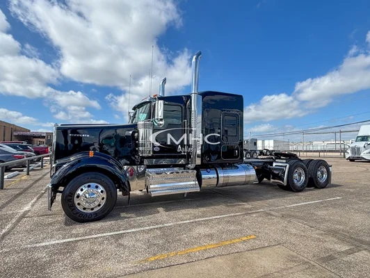2027 Kenworth W900 in Dallas, TX — photo 2