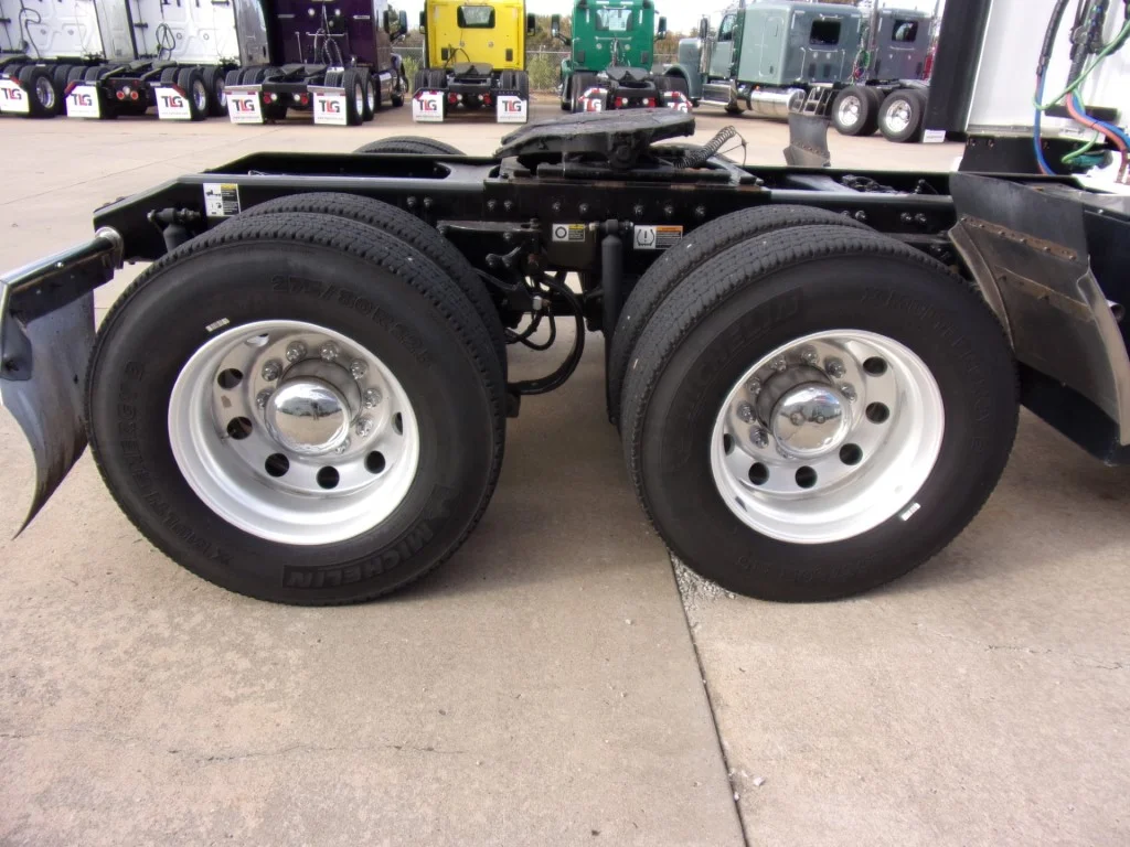 2023 Peterbilt 579 - image 5