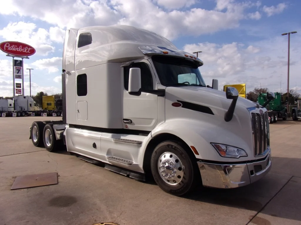 2023 Peterbilt 579 - image 3