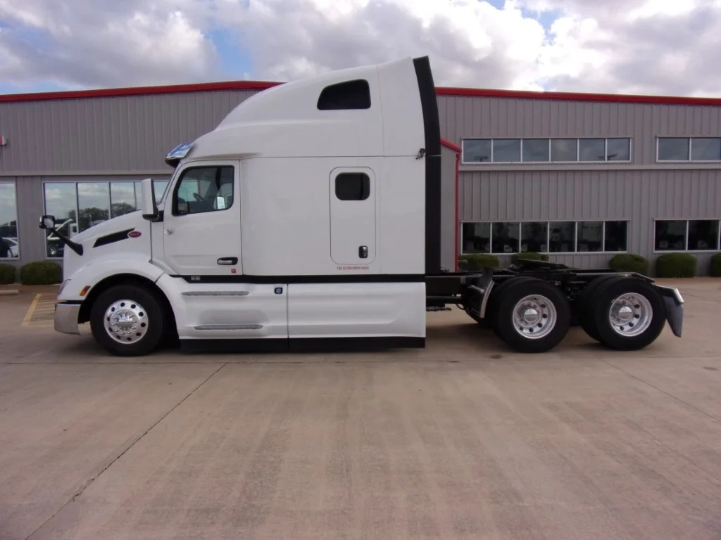2023 Peterbilt 579 - image 11