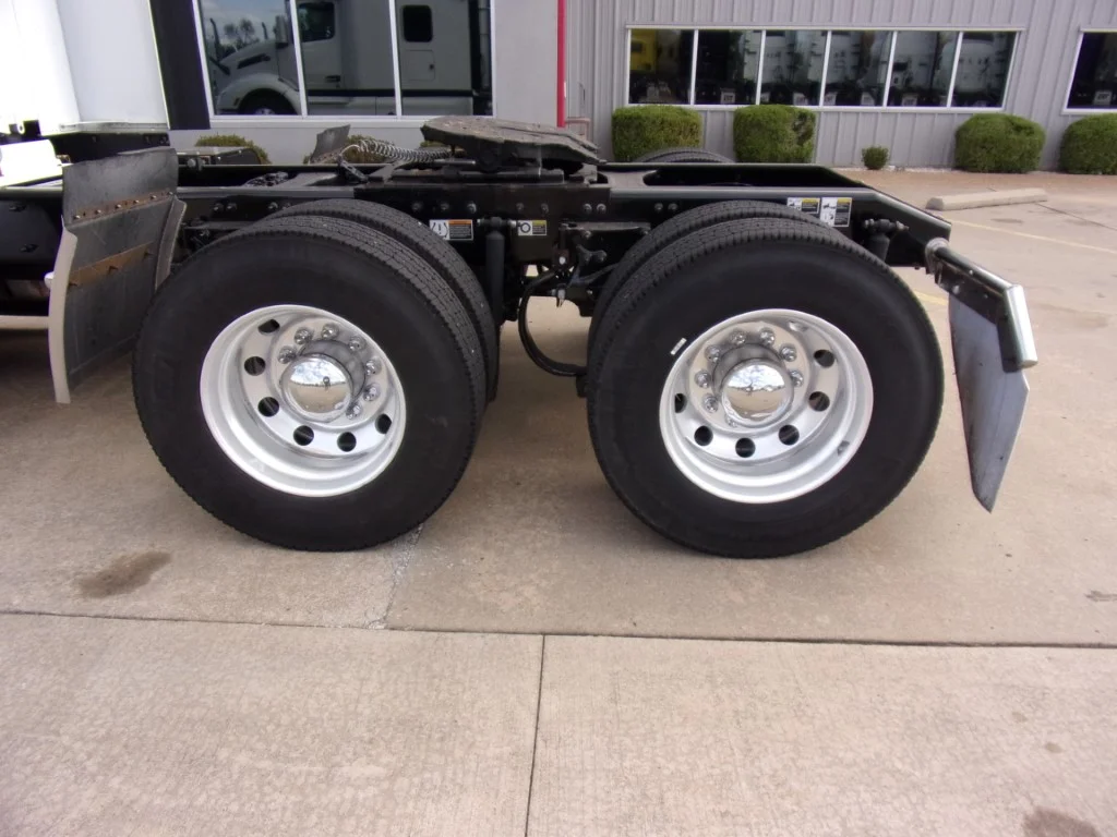 2023 Peterbilt 579 - image 10