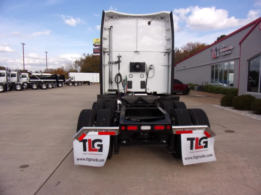 2023 Peterbilt 579 - image 8