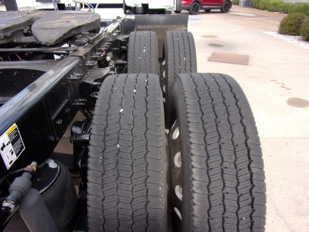 2023 Peterbilt 579 - image 6