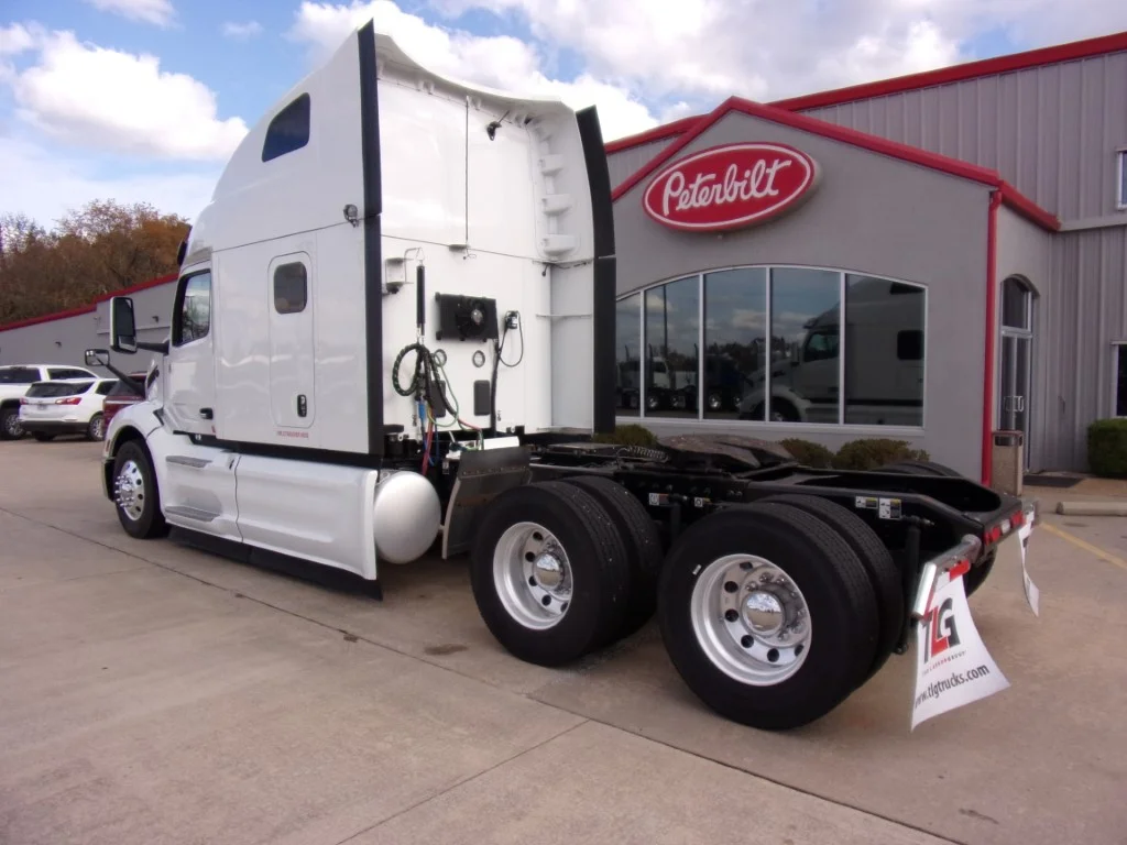 2023 Peterbilt 579 - image 9