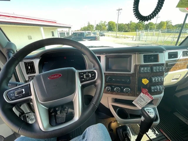 2026 Peterbilt 589 - image 10