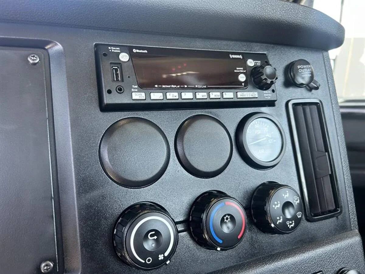 2023 Freightliner Cascadia — photo 12