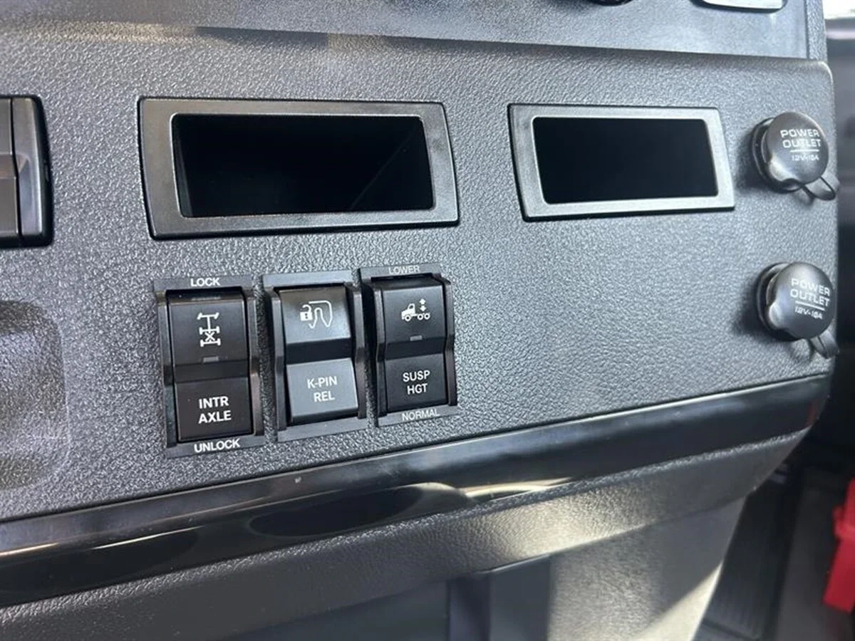 2023 Freightliner Cascadia — photo 13