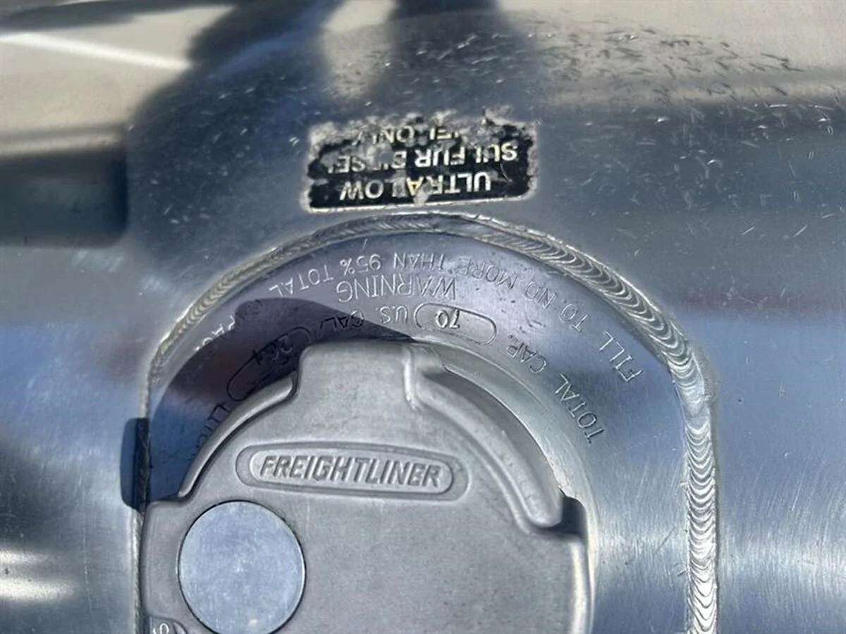 2023 Freightliner Cascadia — photo 3