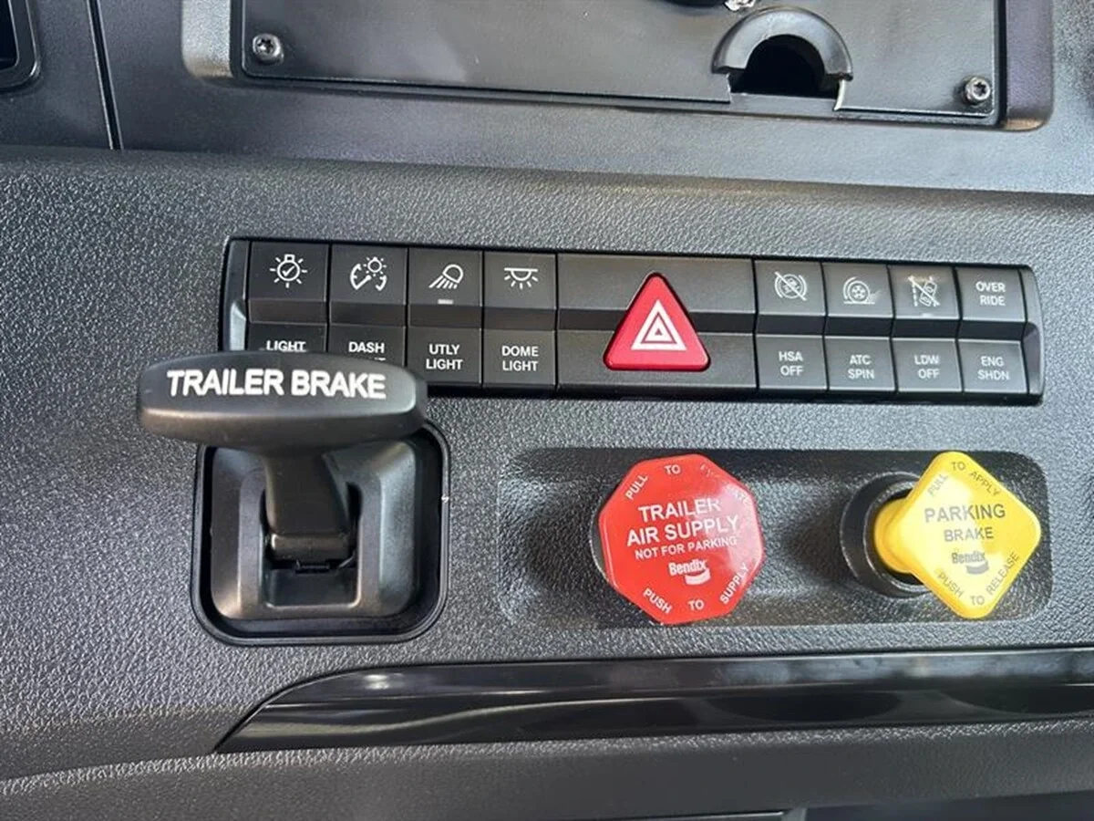 2023 Freightliner Cascadia — photo 14