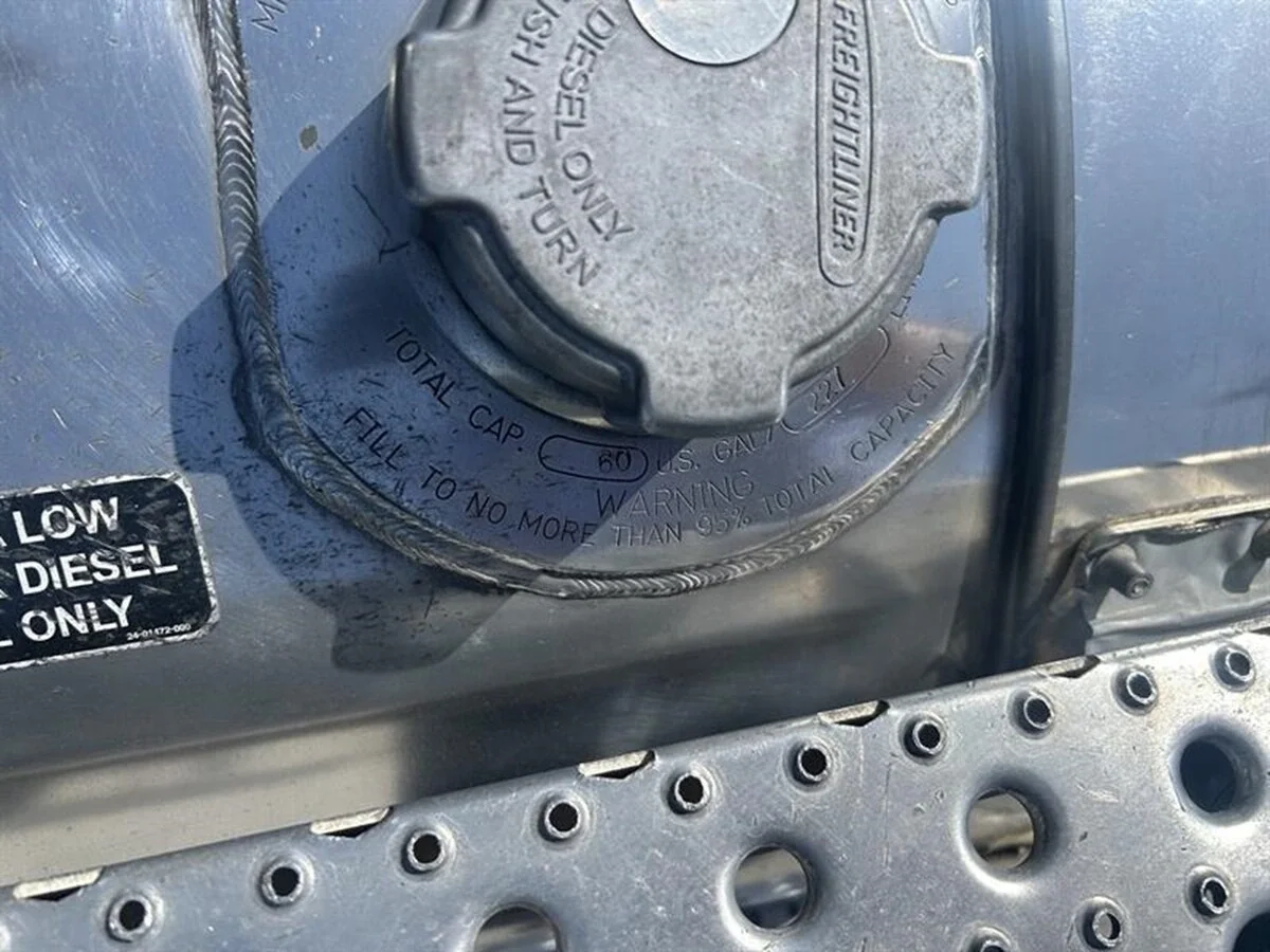 2023 Freightliner Cascadia — photo 10