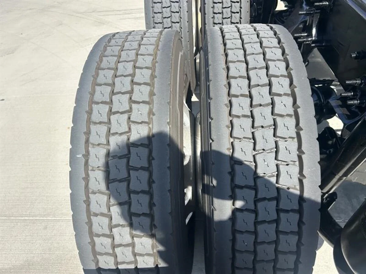 2023 Freightliner Cascadia — photo 7