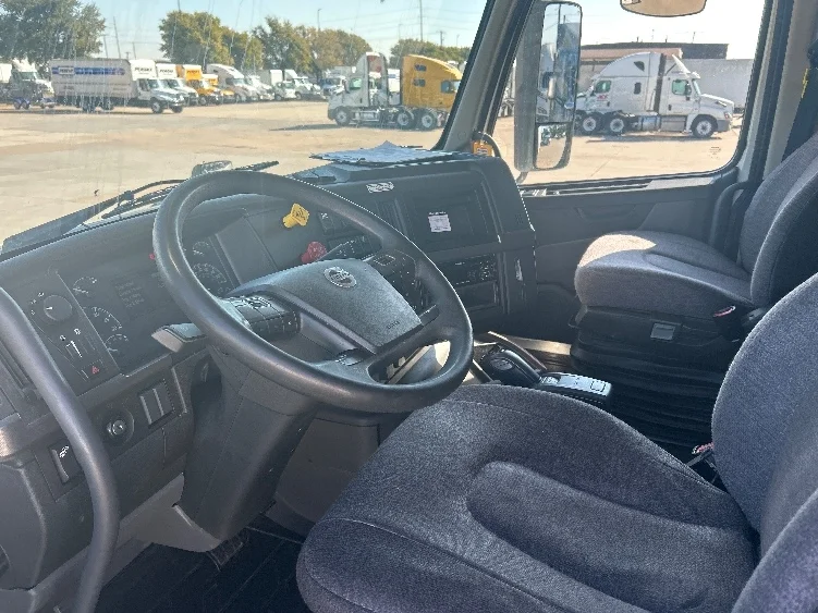 2022 Volvo VNL 760 - image 10