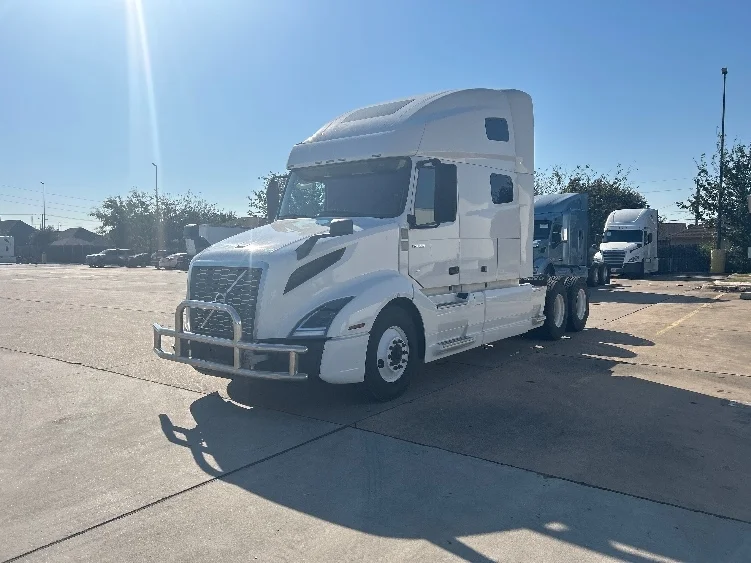 2022 Volvo VNL 760 - image 3