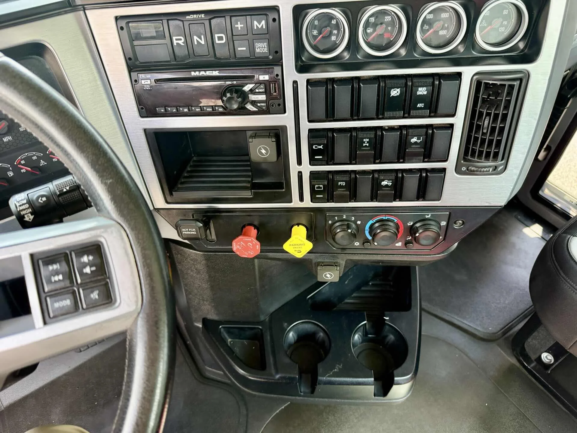 2020 Mack Pinnacle in Duluth, GA — photo 14