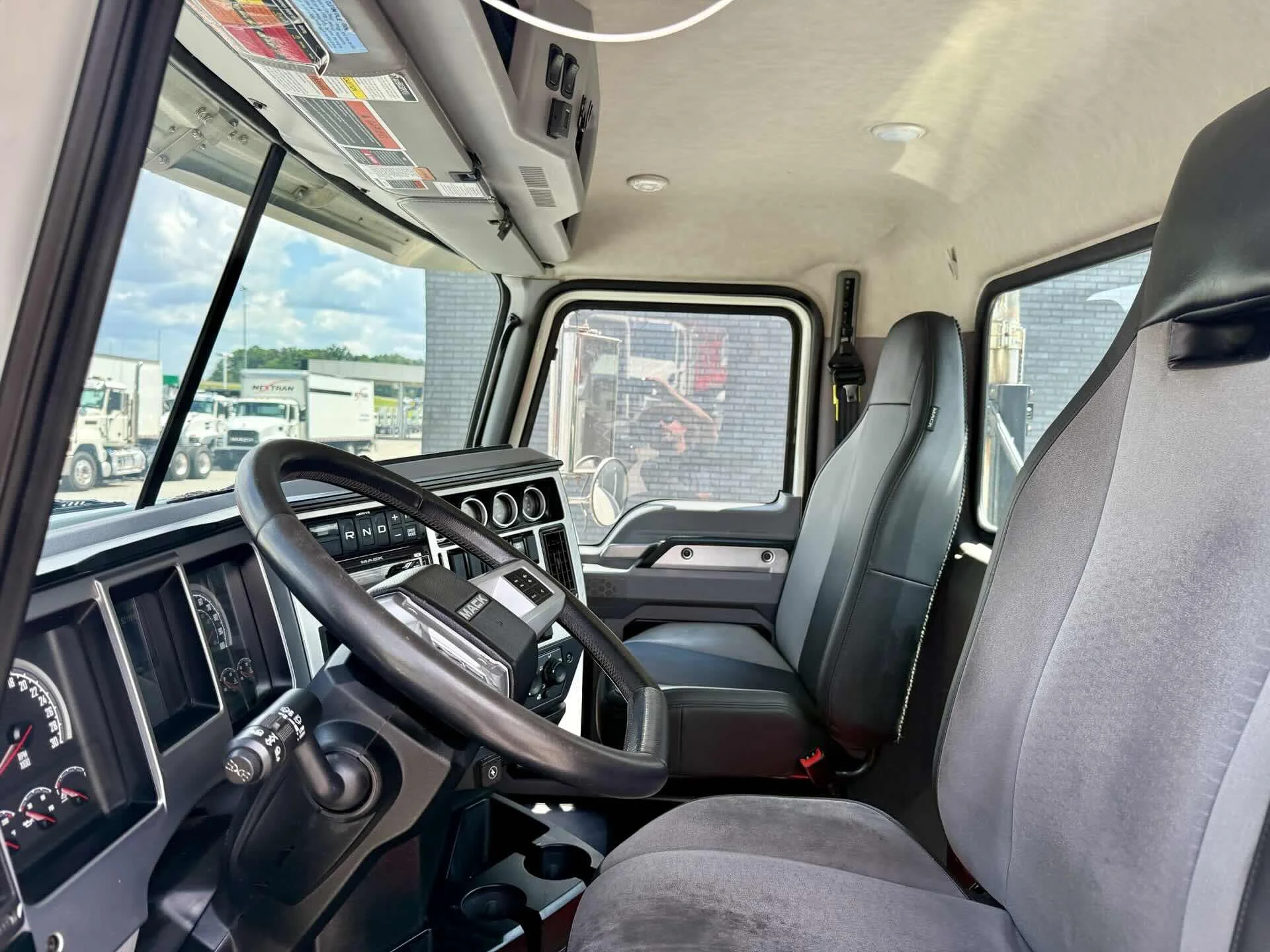 2020 Mack Pinnacle in Duluth, GA — photo 12