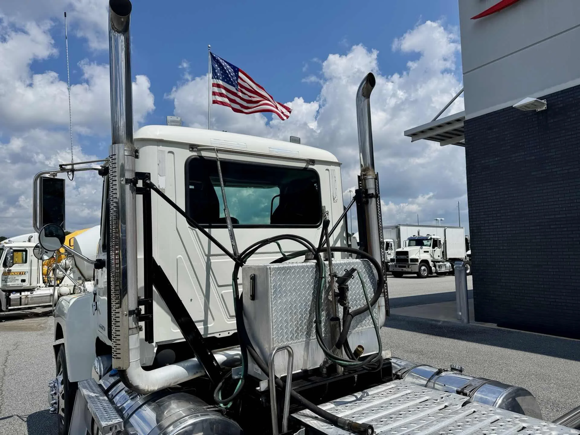 2020 Mack Pinnacle in Duluth, GA — photo 3
