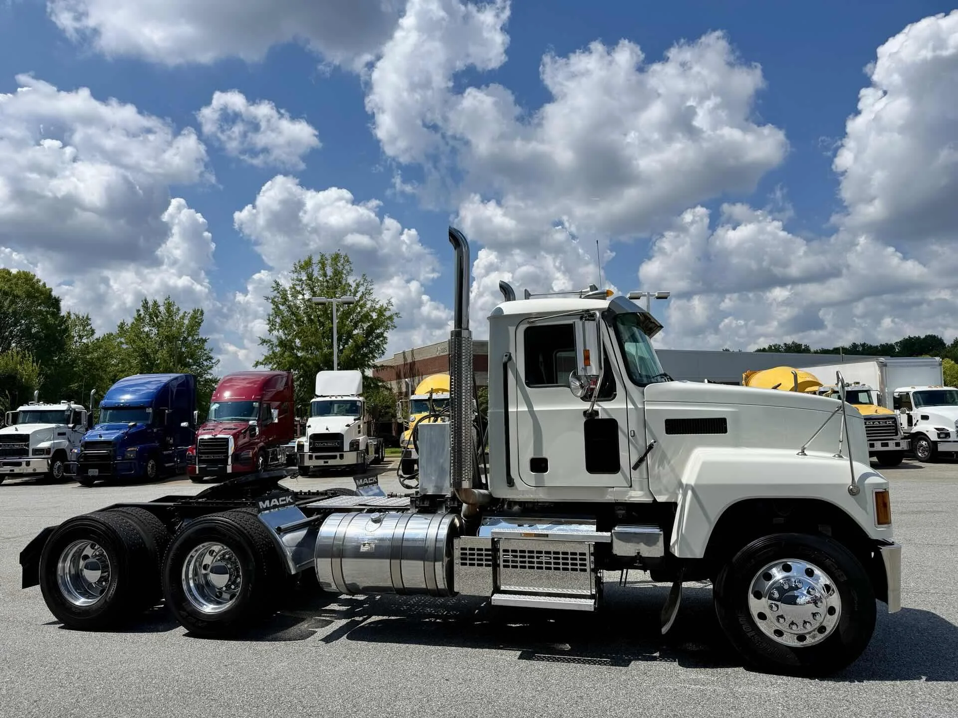 2020 Mack Pinnacle in Duluth, GA — photo 7